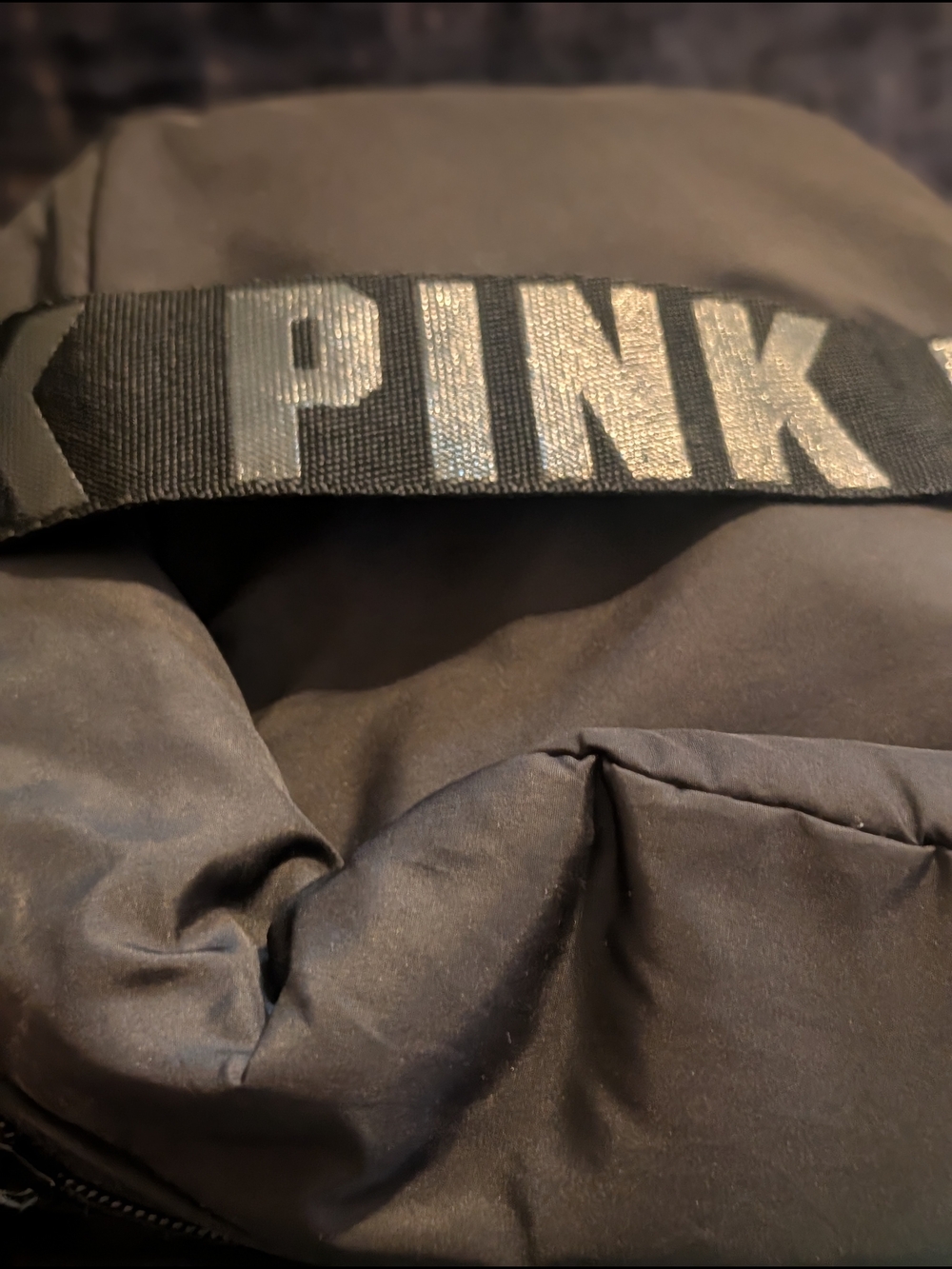 Victoria's Secret PINK Novelty Pineapple Insulated Cooler Bag in Yellow & Green - Picture 3 of 4